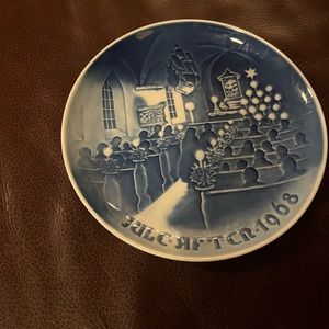 1968 Bing and Grondahl B & G Christmas Plate "Christmas in Church" Porcelain..